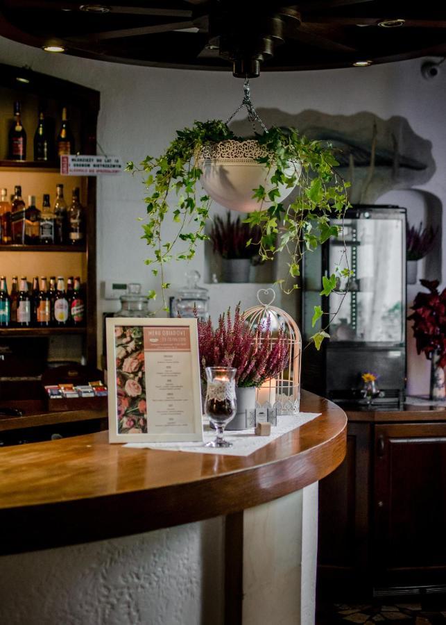 Dwor Moscibrody Hotel Седлице Екстериор снимка