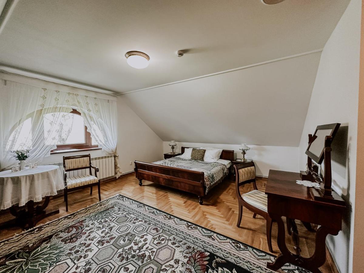Dwor Moscibrody Hotel Седлице Екстериор снимка