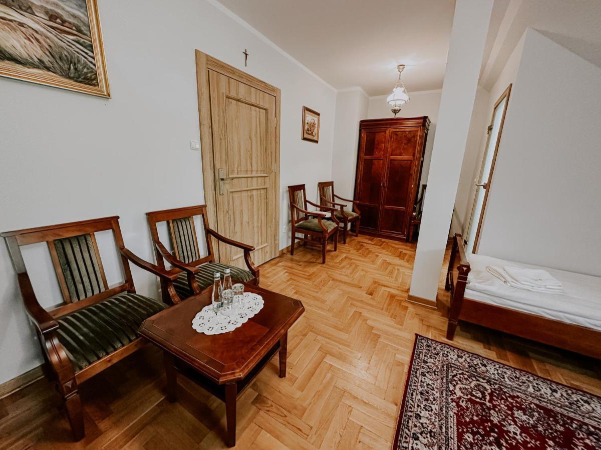 Dwor Moscibrody Hotel Седлице Екстериор снимка