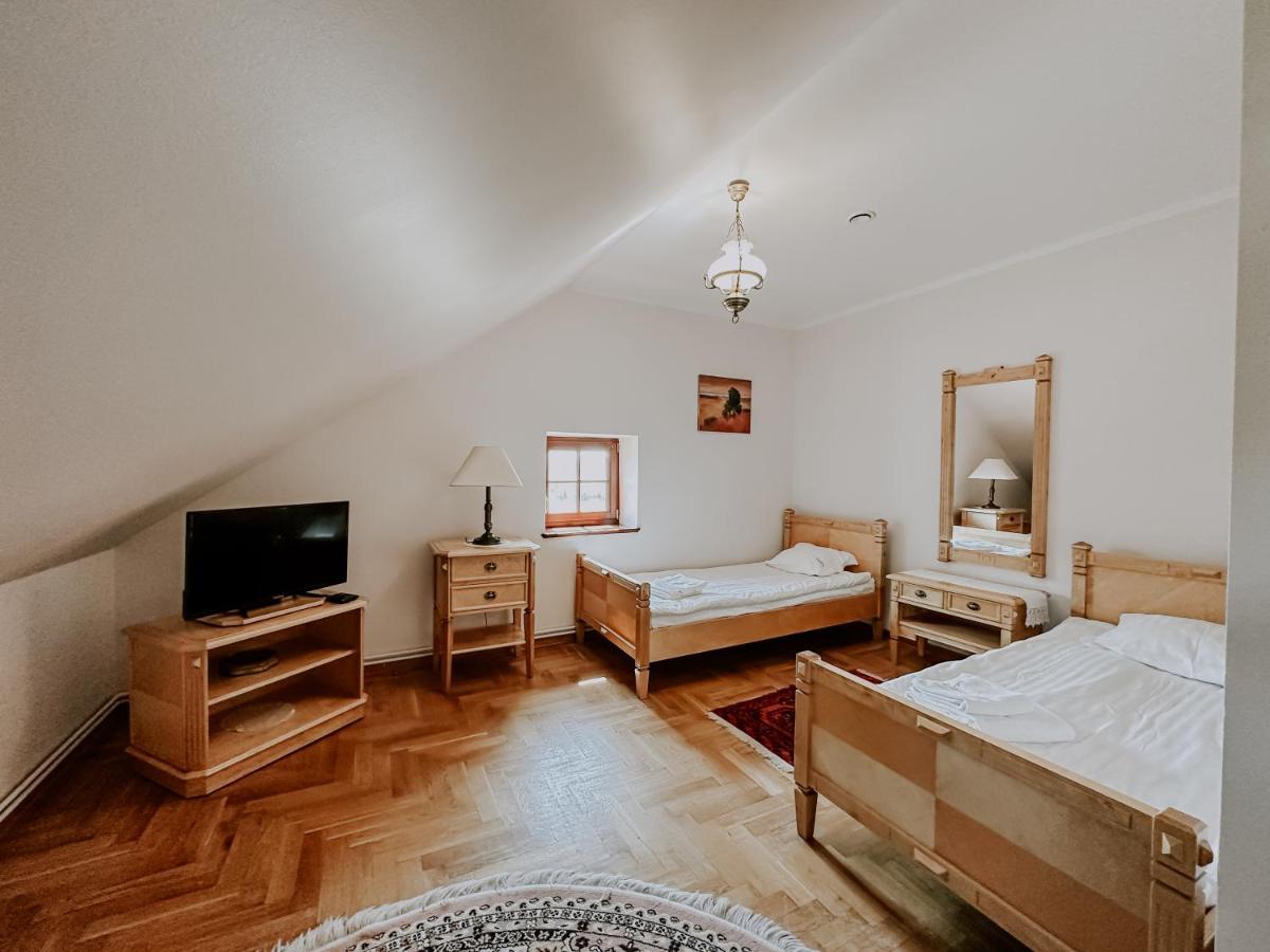 Dwor Moscibrody Hotel Седлице Екстериор снимка