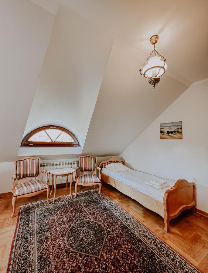 Dwor Moscibrody Hotel Седлице Екстериор снимка