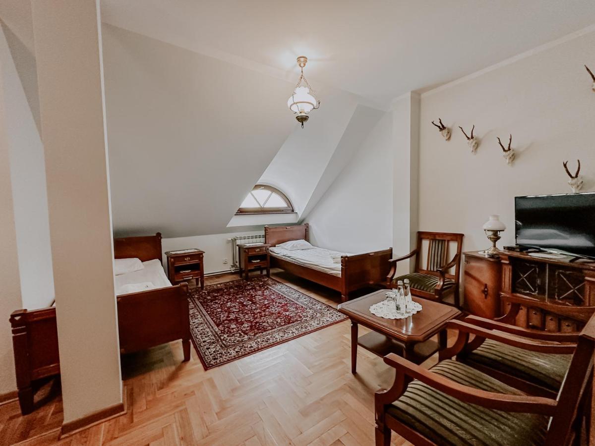 Dwor Moscibrody Hotel Седлице Екстериор снимка