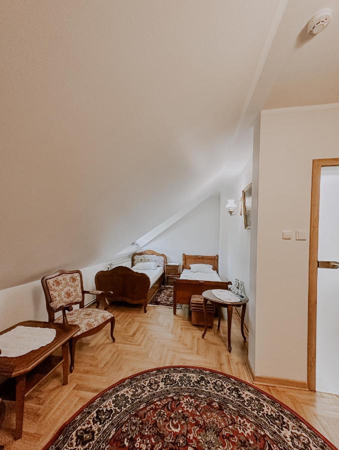 Dwor Moscibrody Hotel Седлице Екстериор снимка